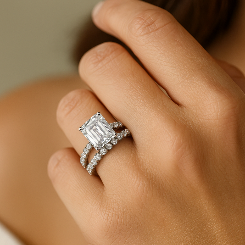 Anillo de Moissanita Francés